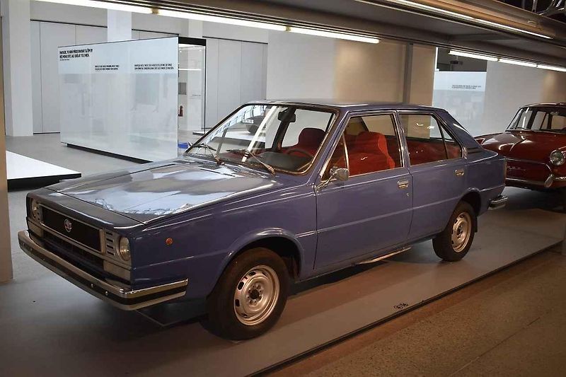 Designová socha na výstavě ve Škoda Muzeu