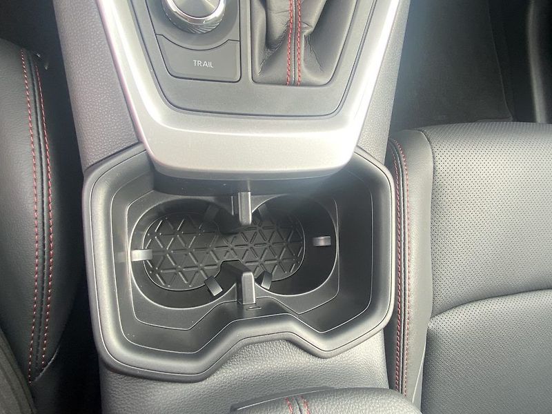 Toyota RAV4 2.5 Plug-in Hybrid Executive - fotka 26 z 28
