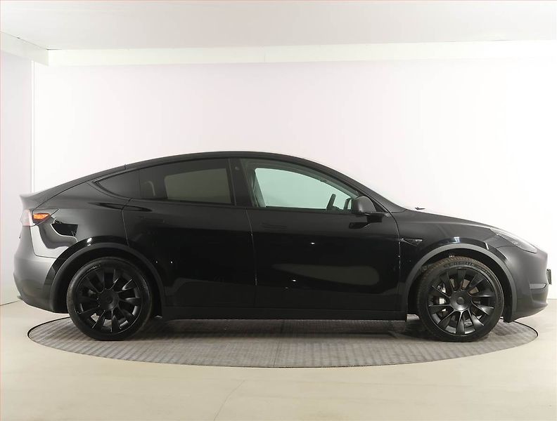 Tesla Model Y (2023) Long Range AWD 79kWh, SoH 93% - fotka 6 z 33