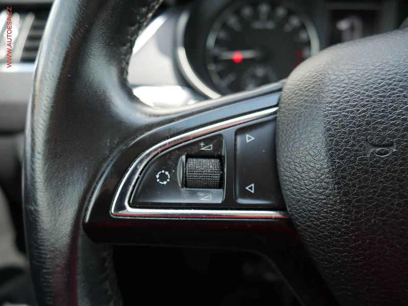 Škoda Octavia (2014) 1.6TDi, AC, tempo, park.asist - fotka 14 z 19