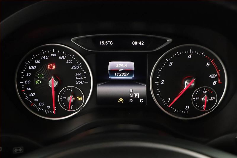 Mercedes-Benz Třídy A (2016) A 180 d, Automat, Kůže, Navi - fotka 8 z 19