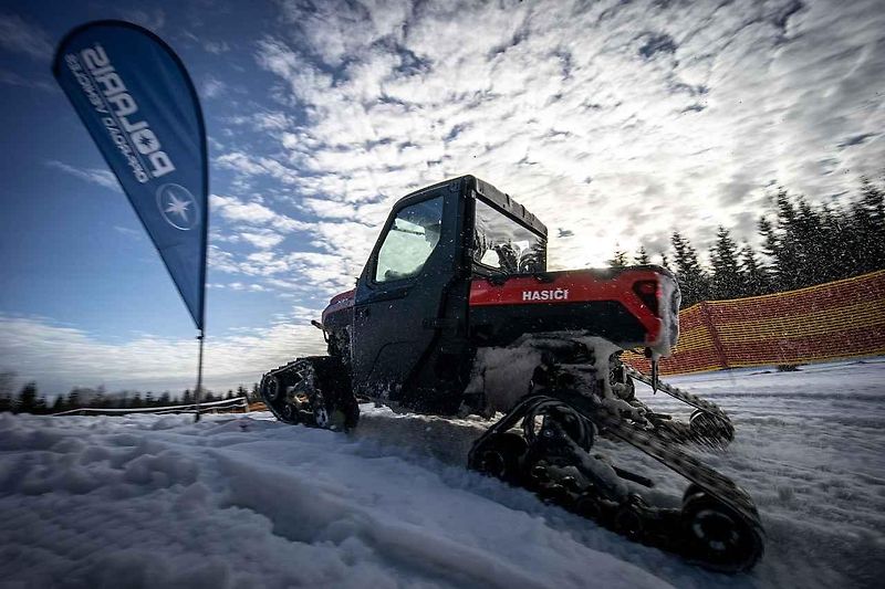 Na čtyřkolce se sněhovými pásy se dostanete v zimě všude