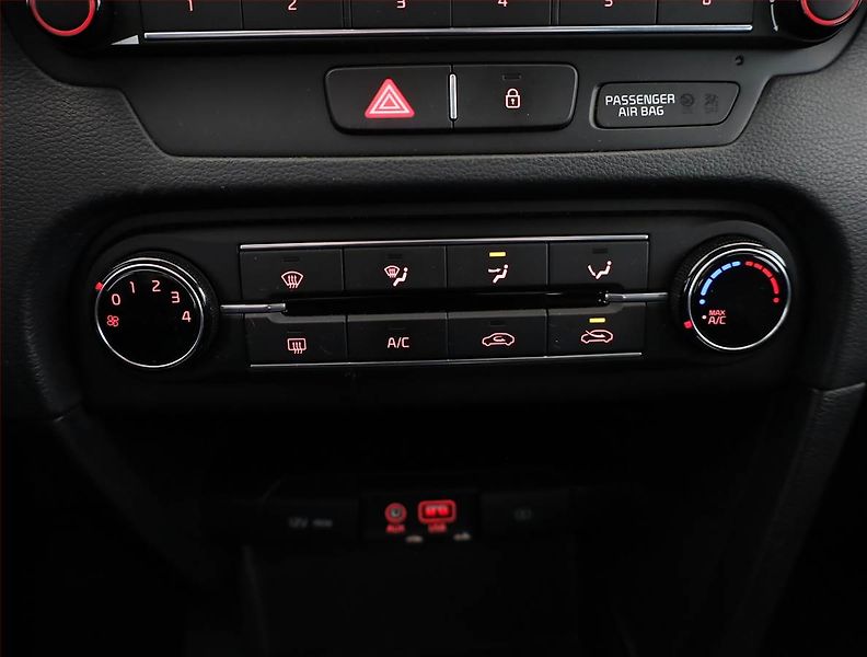 Kia Ceed (2020) 1.4 CVVT, Serv.kniha, Tempomat - fotka 11 z 17
