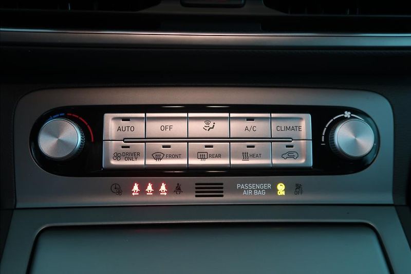 Hyundai Kona 0,0 POWER CZECH EDITION 150KW - fotka 19 z 22