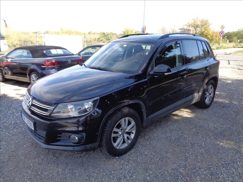 Volkswagen Tiguan 2,0 - fotka 3 z 17