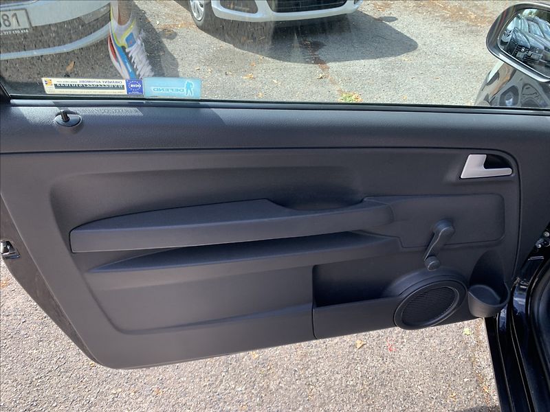 Volkswagen Fox 1,2 i ČR,CEBIA - fotka 9 z 15