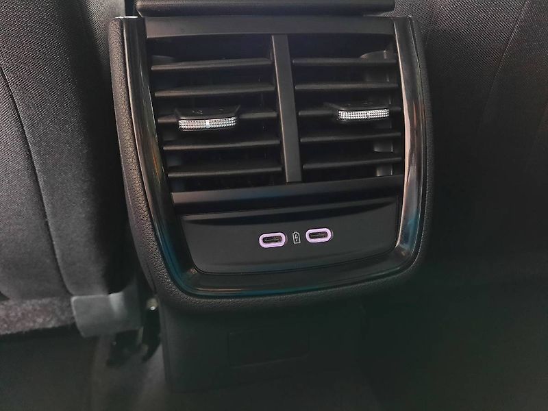 Škoda Kamiq (2024) 1.0 TSI (85kW/115k) Top Select - fotka 21 z 24