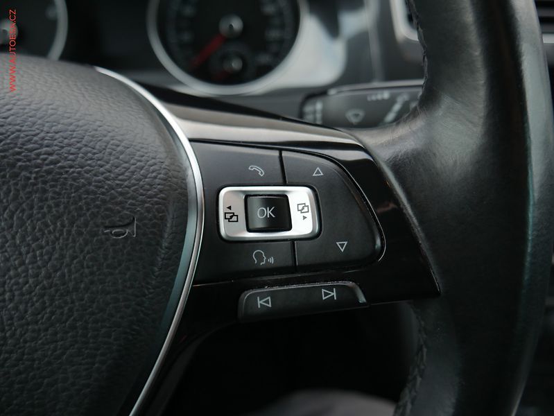 Volkswagen Golf (2018) 1.4 TSI, ČR, LED, AC - fotka 13 z 26
