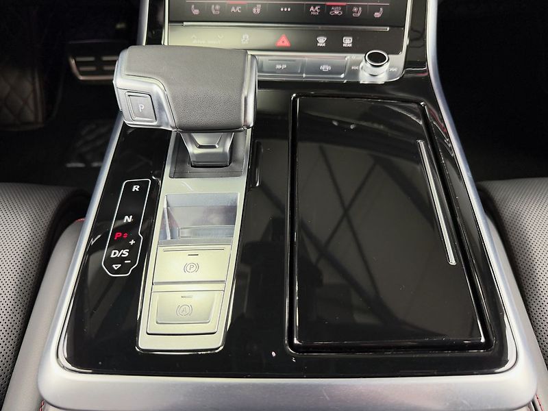 Audi Q8 55TFSi e QUATTRO S-LINE, B&O, - fotka 27 z 36