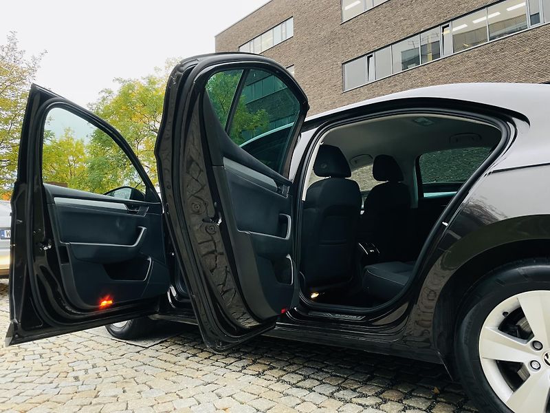 Škoda Superb 1.4TSI 1.MAJITEL KAMERA VÝHŘEV - fotka 23 z 48