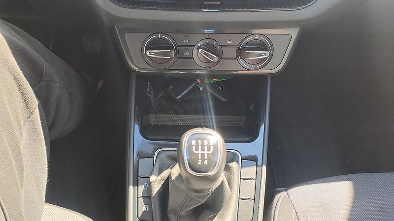 Škoda Fabia 1.0 TSI Comfort+NAVI - fotka 26 z 26