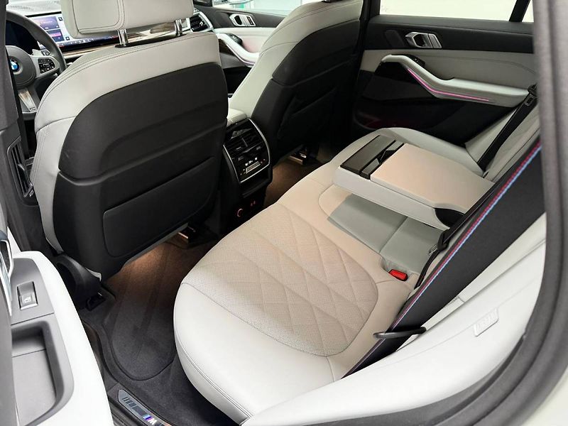 BMW X5 3,0 210 kW xDrive30d - fotka 12 z 55