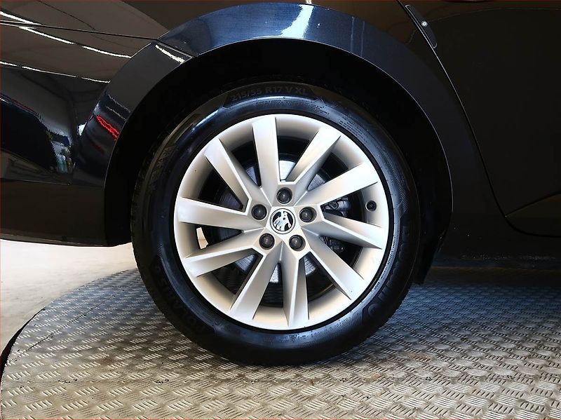 Škoda Superb (2019) Ambition Plus 2.0 TDI, Automat - fotka 15 z 18