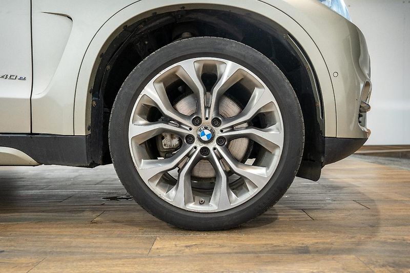 BMW X5 40e 2.0 180 kW xDrive - fotka 47 z 49