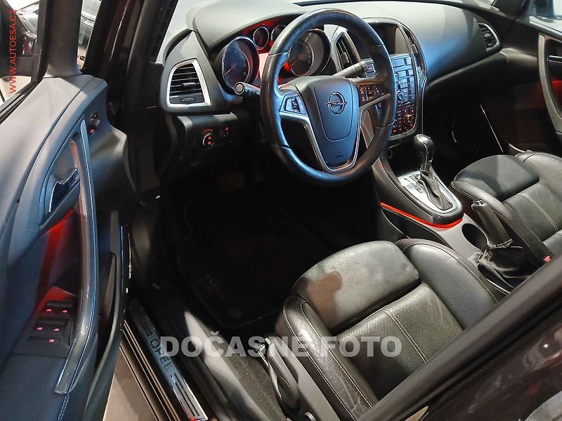 Opel Astra (2013) 1.6i, servis.kniha, AT - fotka 3 z 3