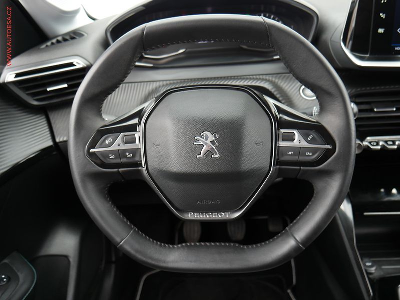 Peugeot 208 (2021) 1.2PT, Allure, LED, navi - fotka 13 z 20