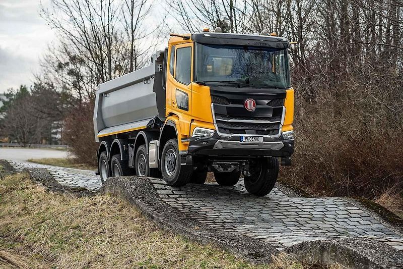 Nová generace Tatry Phoenix měla premiéru přímo v areálu automobilky