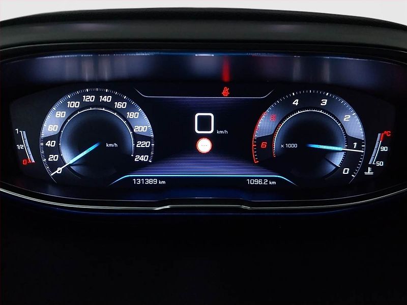Peugeot 5008 (2019) 1.5 BlueHDi, 7 míst, Tempomat - fotka 11 z 19
