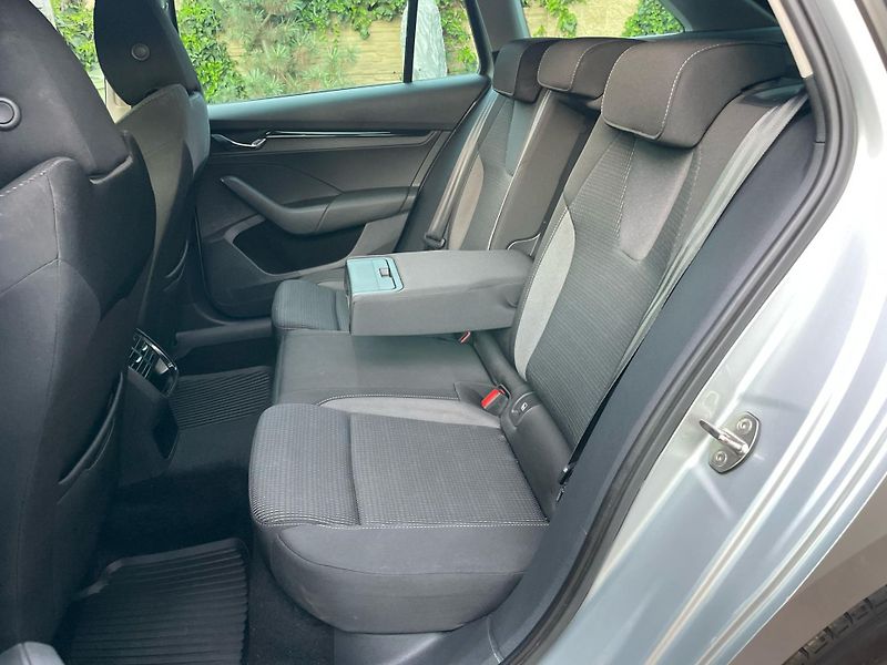Škoda Octavia 1.5TSi 1.MAJ ČR NEBOUR. ZÁRUKA - fotka 14 z 20