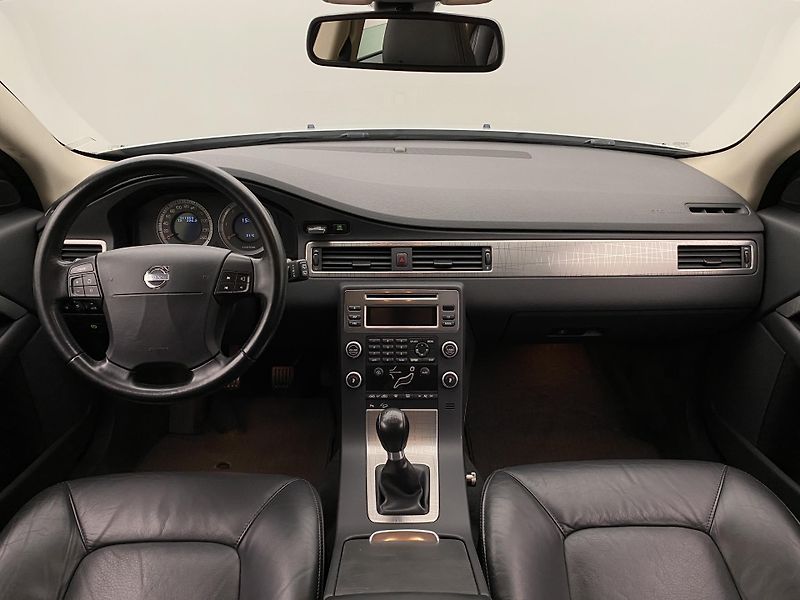 Volvo XC70 D5 AWD MOMENTUM - fotka 2 z 36
