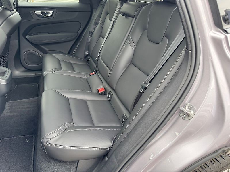 Volvo XC60 PLUS B5, 360°, VENTILACE - fotka 14 z 24