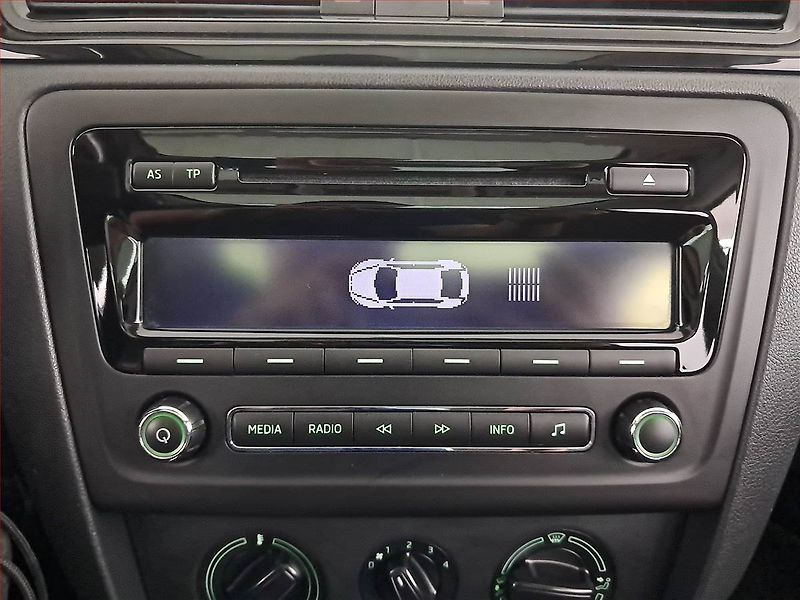 Škoda Rapid (2015) Spaceback 1.2 TSI, Xenony - fotka 18 z 19