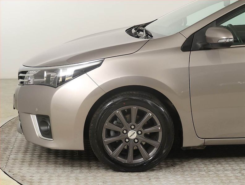 Toyota Corolla (2016) 1.6 Valvematic, Automat - fotka 15 z 22