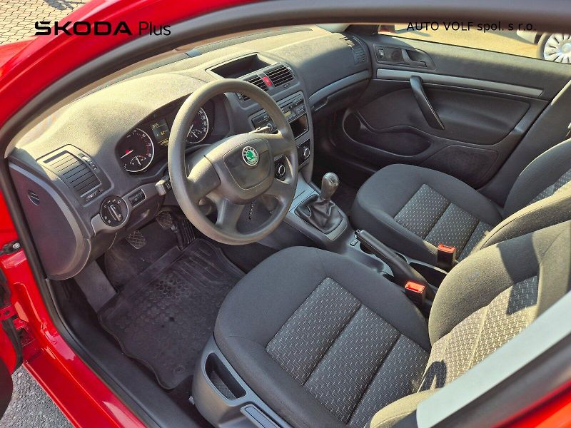 Škoda Octavia (2012) TOUR II. 1,6MPI 75KW 5°manuáln - fotka 5 z 27