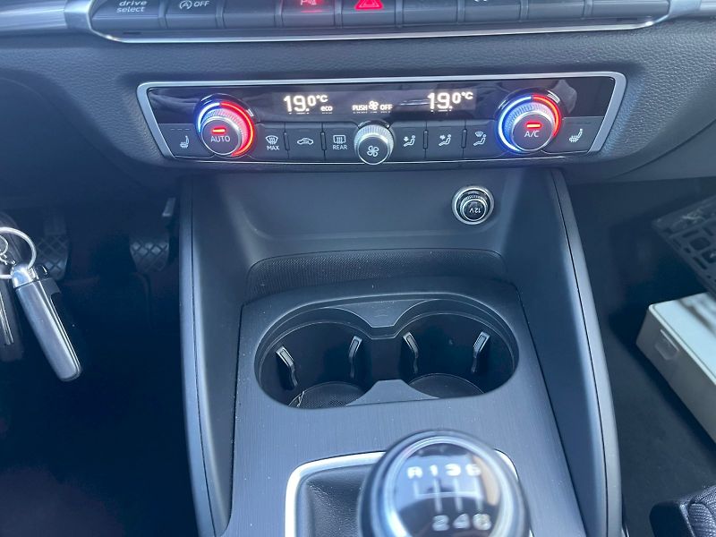 Audi A3 (2017) Nové Sportback Linie Sport 1.6 - fotka 24 z 28