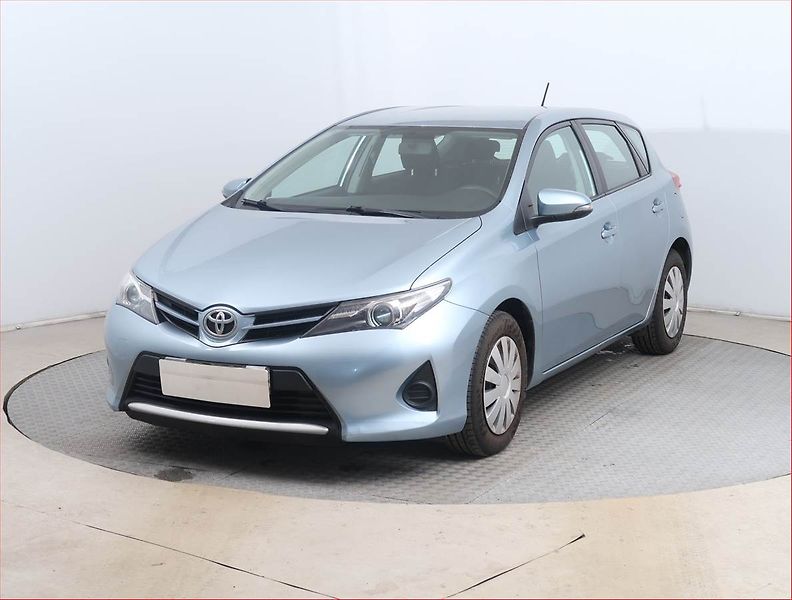 Toyota Auris (2013) 1.3 Dual VVT-i - fotka 2 z 14