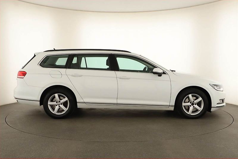 Volkswagen Passat (2019) 2.0 TDI, 4X4, Automat - fotka 6 z 18