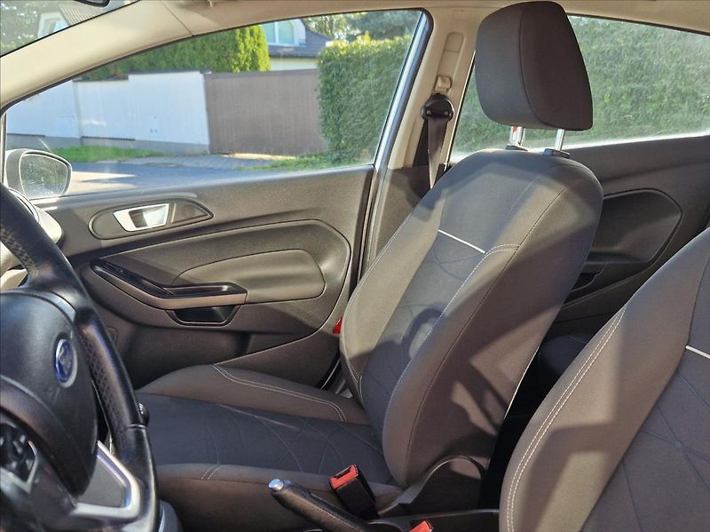 Ford Fiesta 1,2 i 44kW MANUÁL HEZKÝNÁJEZD - fotka 17 z 36
