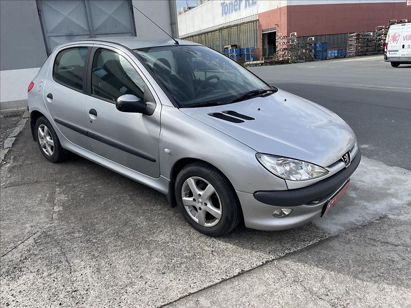 Peugeot 206 1,4i 55kW*tažné*Zachovalé auto - fotka 3 z 36
