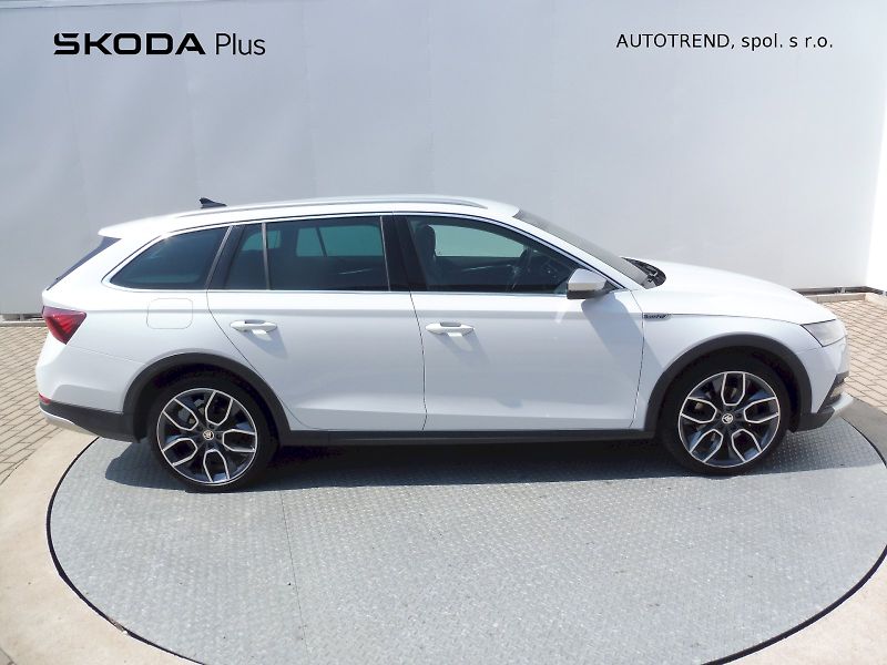 Škoda Octavia (2023) Combi Scout 2,0 TDI 147kW DSG - fotka 27 z 30