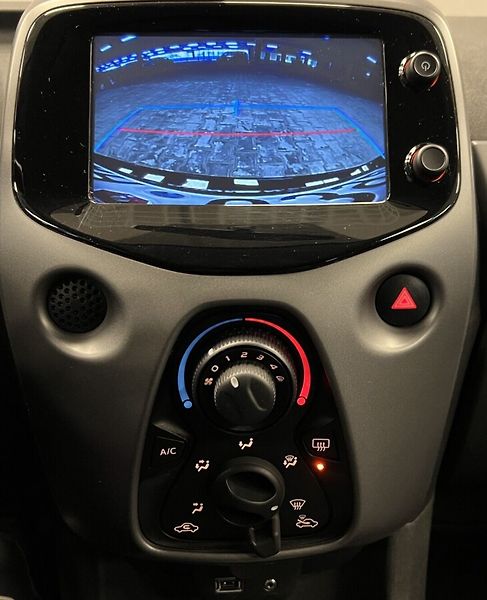 Toyota Aygo 1.0 X-PLAY - fotka 6 z 15