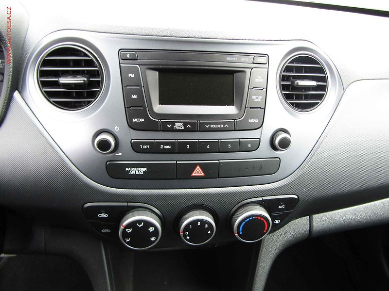 Hyundai i10 (2018) 1.0 i, 1.maj,ČR, Klima - fotka 13 z 15