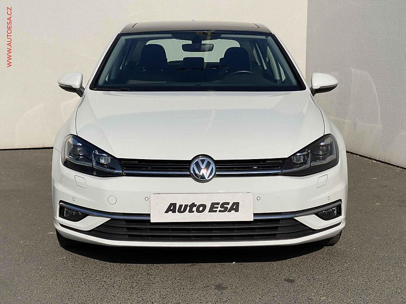 Volkswagen Golf (2017) 1.5TSi, Highline, LED, šíbr - fotka 2 z 15