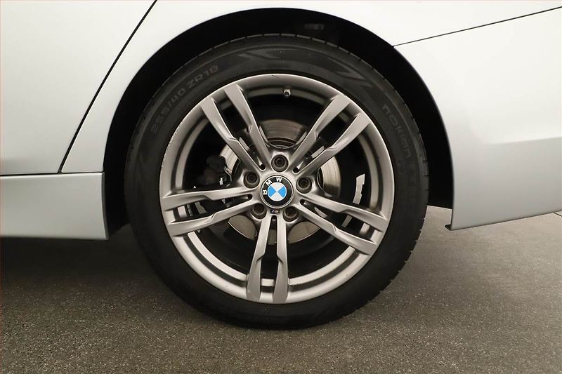 BMW Řada 3 (2017) 318 d, Automat, Tempomat - fotka 20 z 20