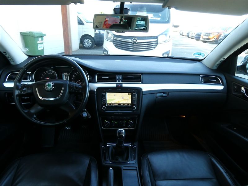 Škoda Superb 2,0 TDi 125kW ELEGANCE,závěs - fotka 25 z 47