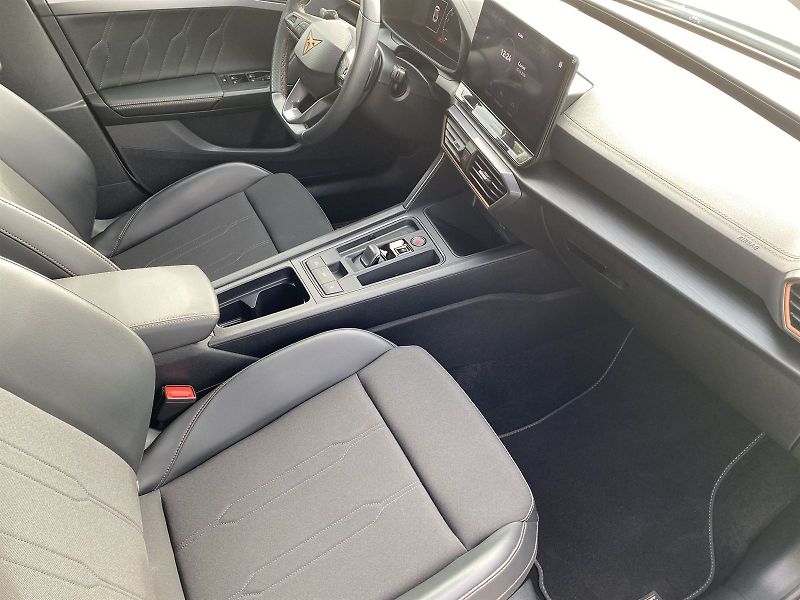 Cupra Formentor (2024) 1.5 TSI DSG - fotka 8 z 36
