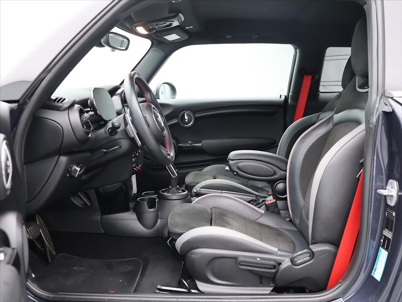 Mini Cooper 2,0 225kW JCW GP3 CZ DPH - fotka 11 z 32