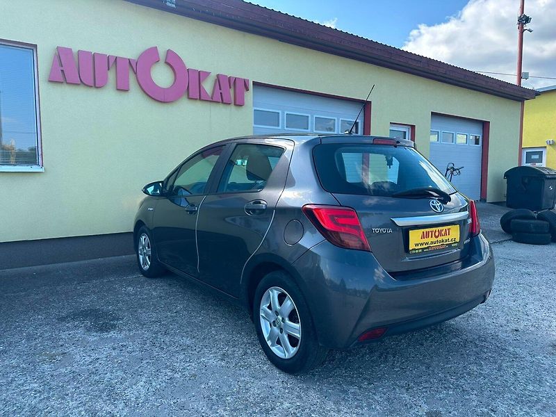 Toyota Yaris 1.5 Hybrid/Kamera/1MAJ/74kW - fotka 5 z 34