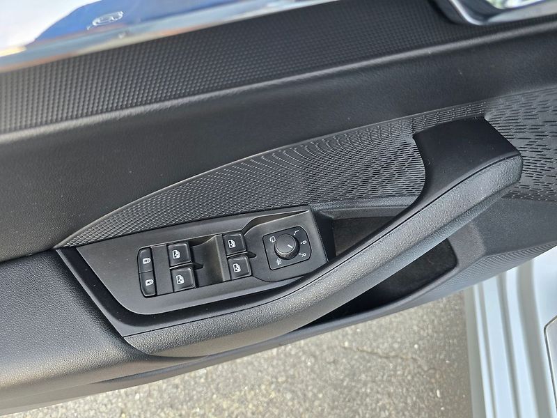 Škoda Octavia 2.0TDi 110kW DSG STYLE + NAVI - fotka 21 z 23
