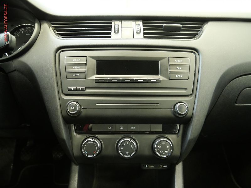Škoda Octavia (2015) 1.6 TDi, Klima - fotka 13 z 16