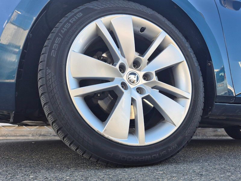 Škoda Superb (2018) Style 2.0 TDI 110kW Combi - fotka 28 z 29