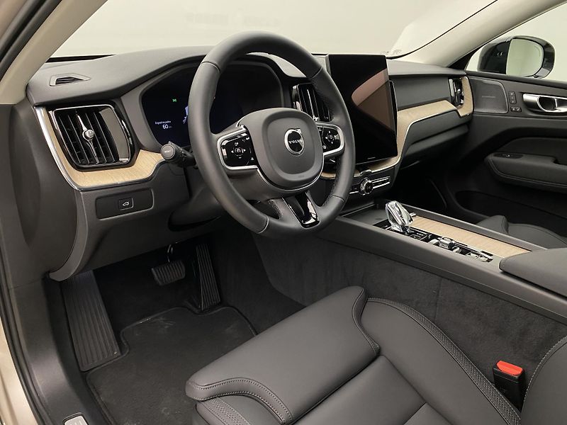 Volvo XC60 B5 AWD PLUS DARK AUT CZ 1.maj - fotka 4 z 63