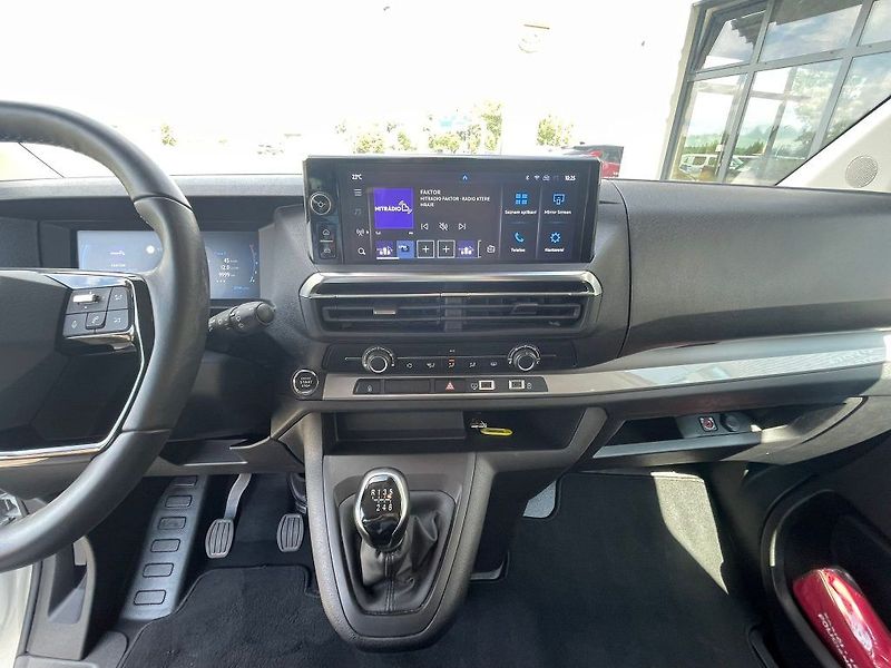 Toyota ProAce Verso 2.0 D-4D L2 MT Business 8S - fotka 16 z 23