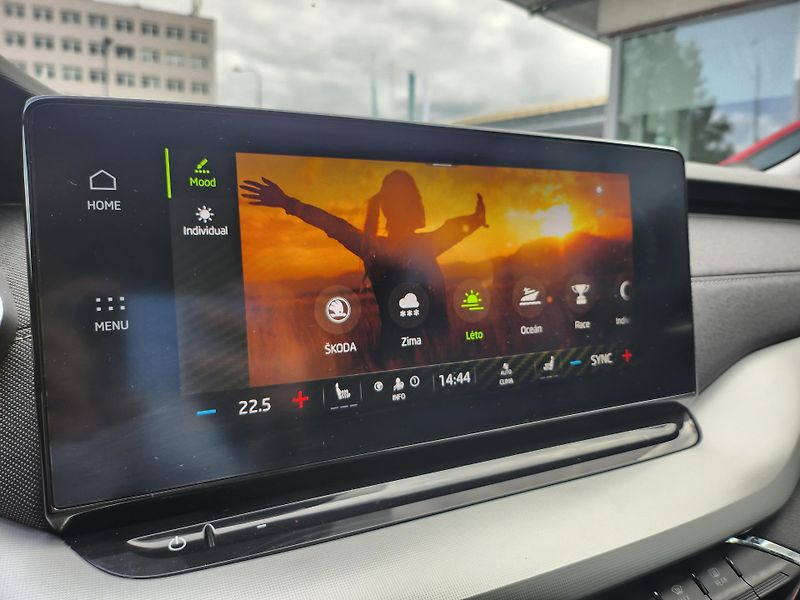 Škoda Octavia Style 2.0 TDI 110kW DSG Combi - fotka 14 z 27