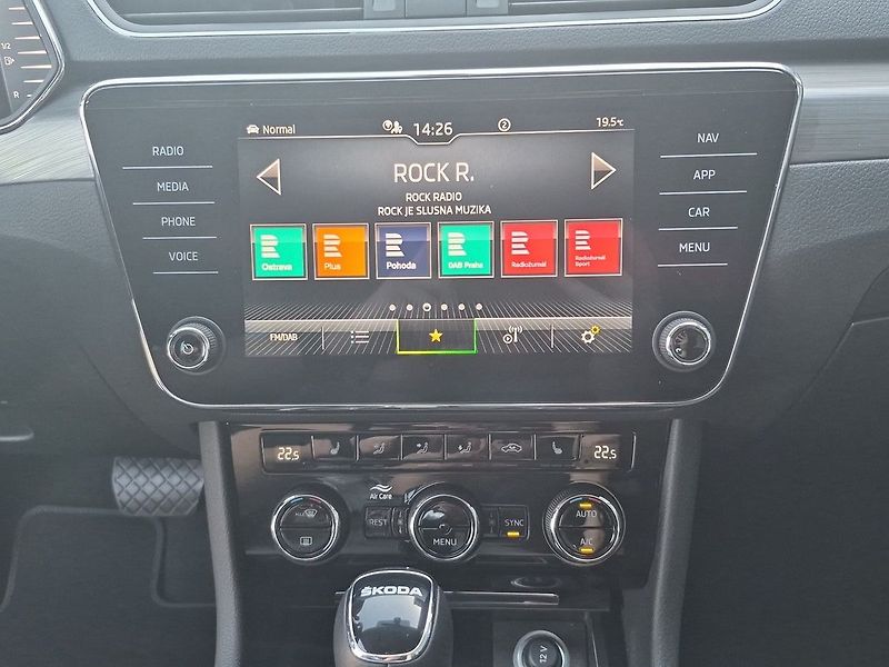Škoda Superb Combi 2.0 TSI DSG Style+ 140 k - fotka 17 z 25