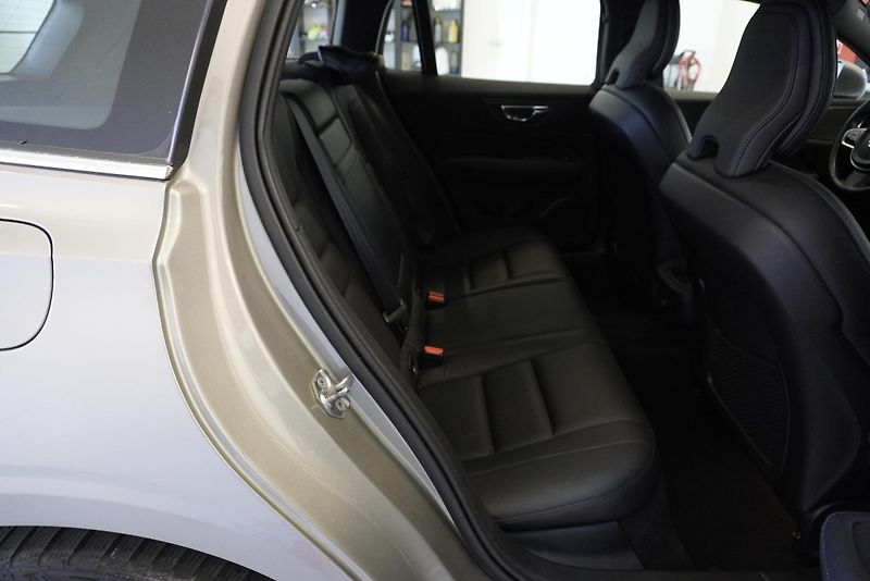 Volvo V60 T5 INSCRIPTION AUT. - fotka 25 z 29